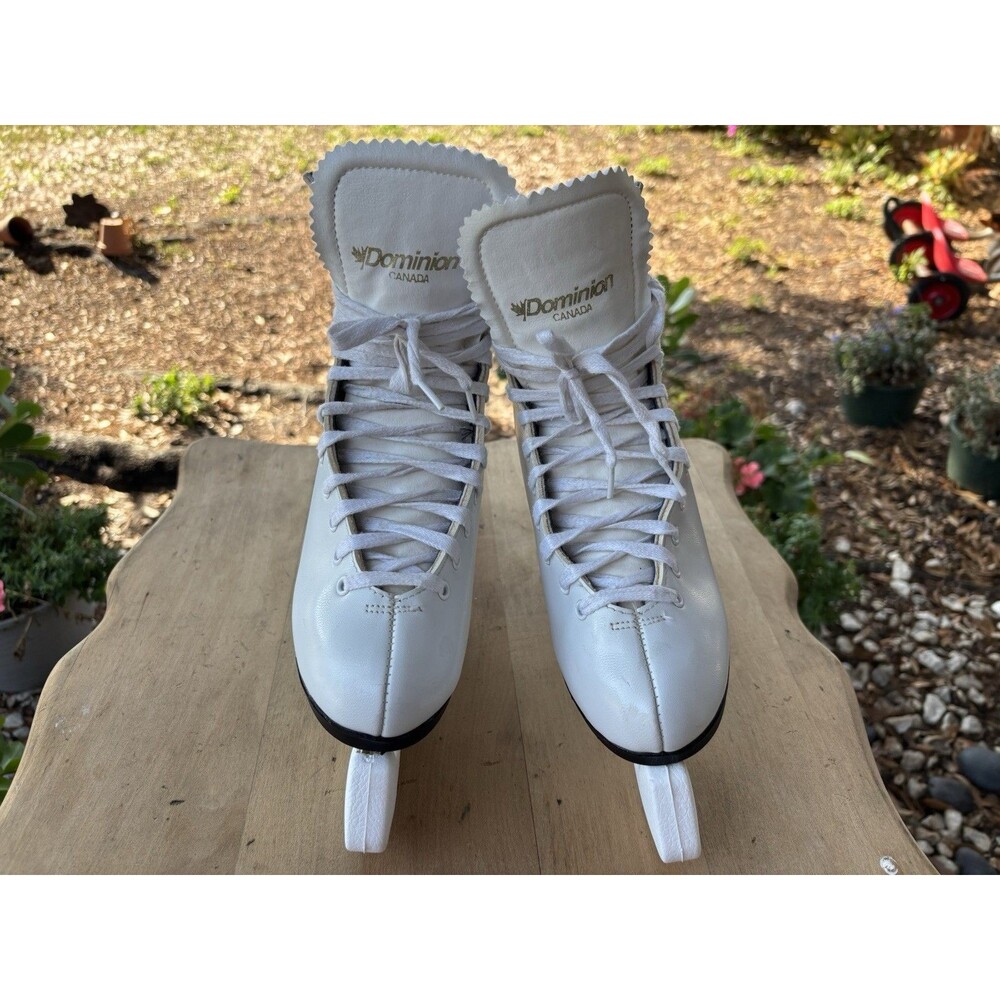 Dominion Canada Figure Skates Size 7 White Lace Leather w/ Blade Guards